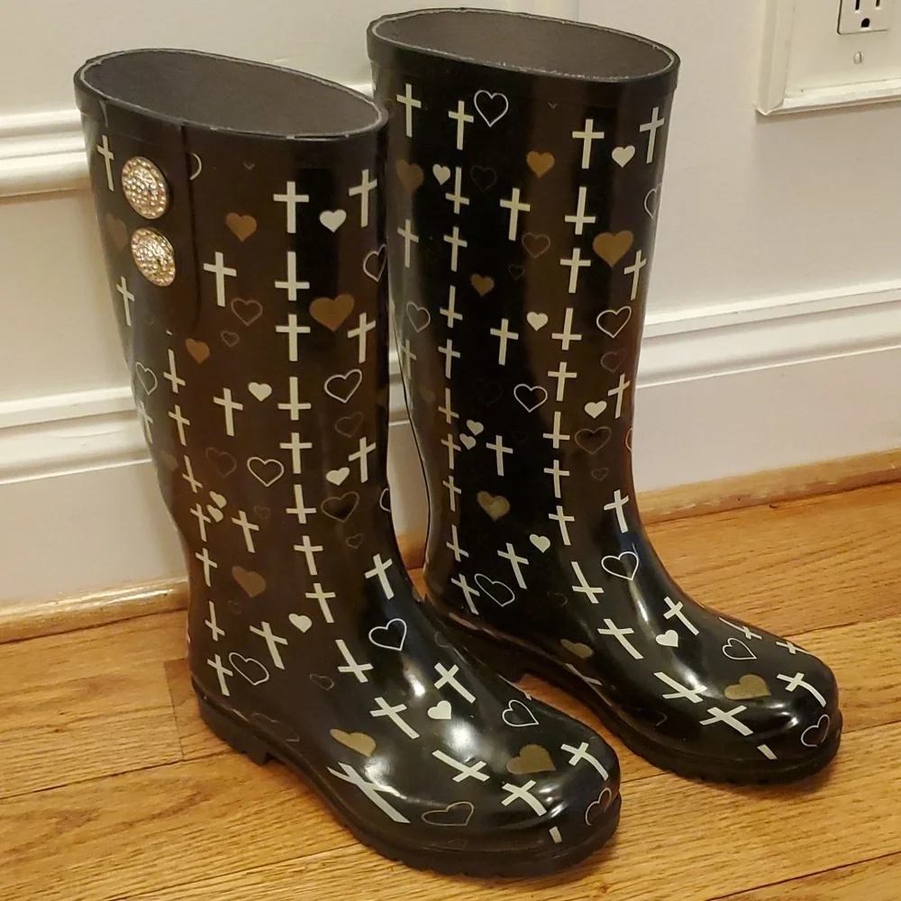 Nomad Puddles Rain Boots Hearts and Crosses